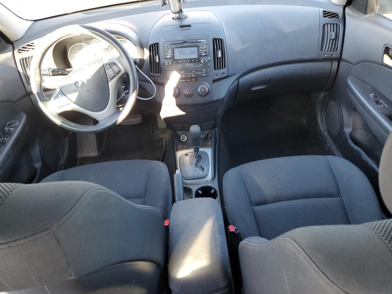 2010 Hyundai Elantra - Image 8