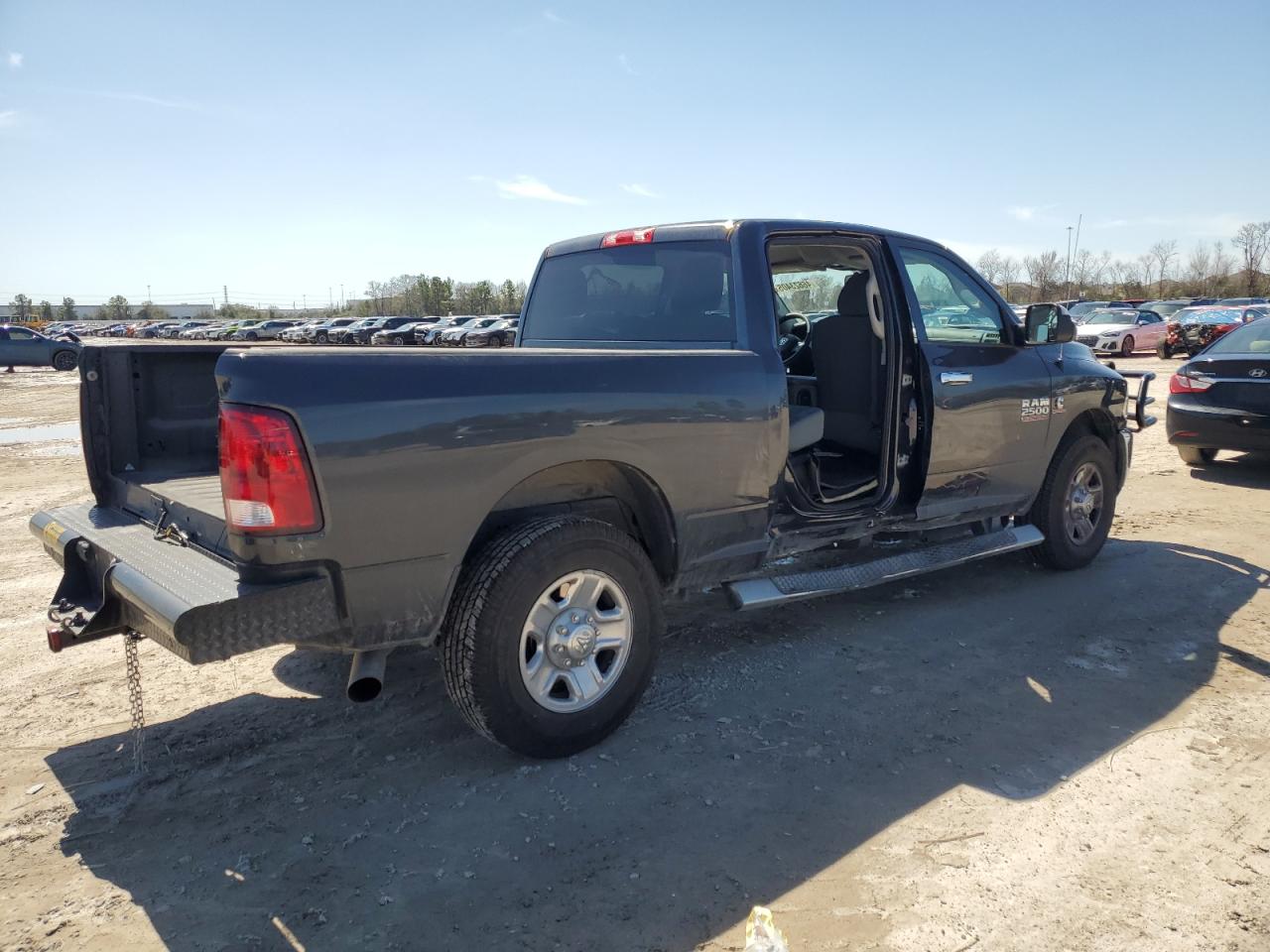 2015 RAM 2500 - Image 3