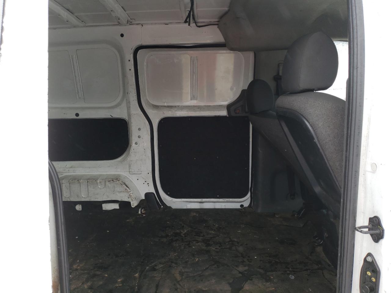 2015 Chevrolet Express - Image 11