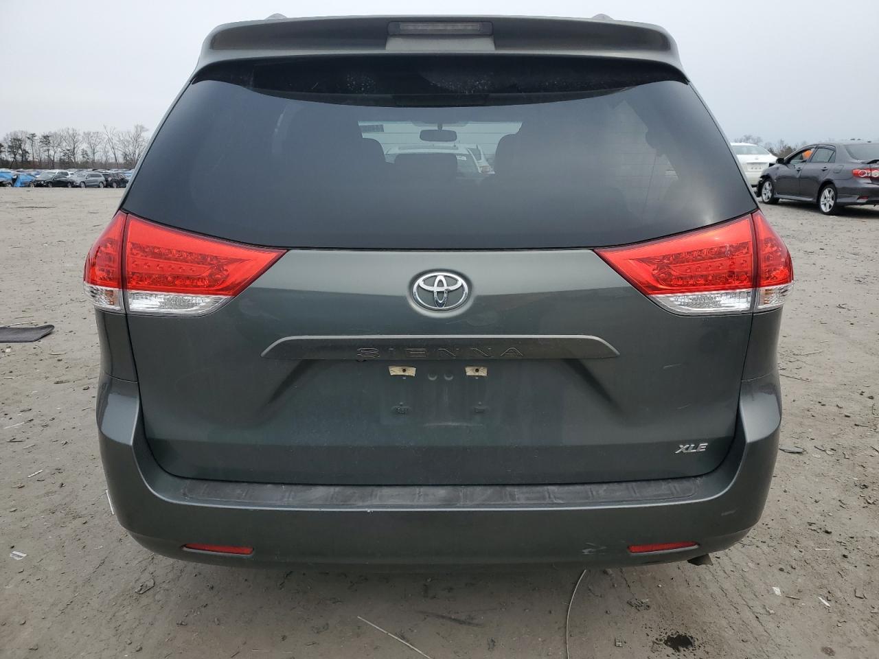 2014 Toyota Sienna - Image 6