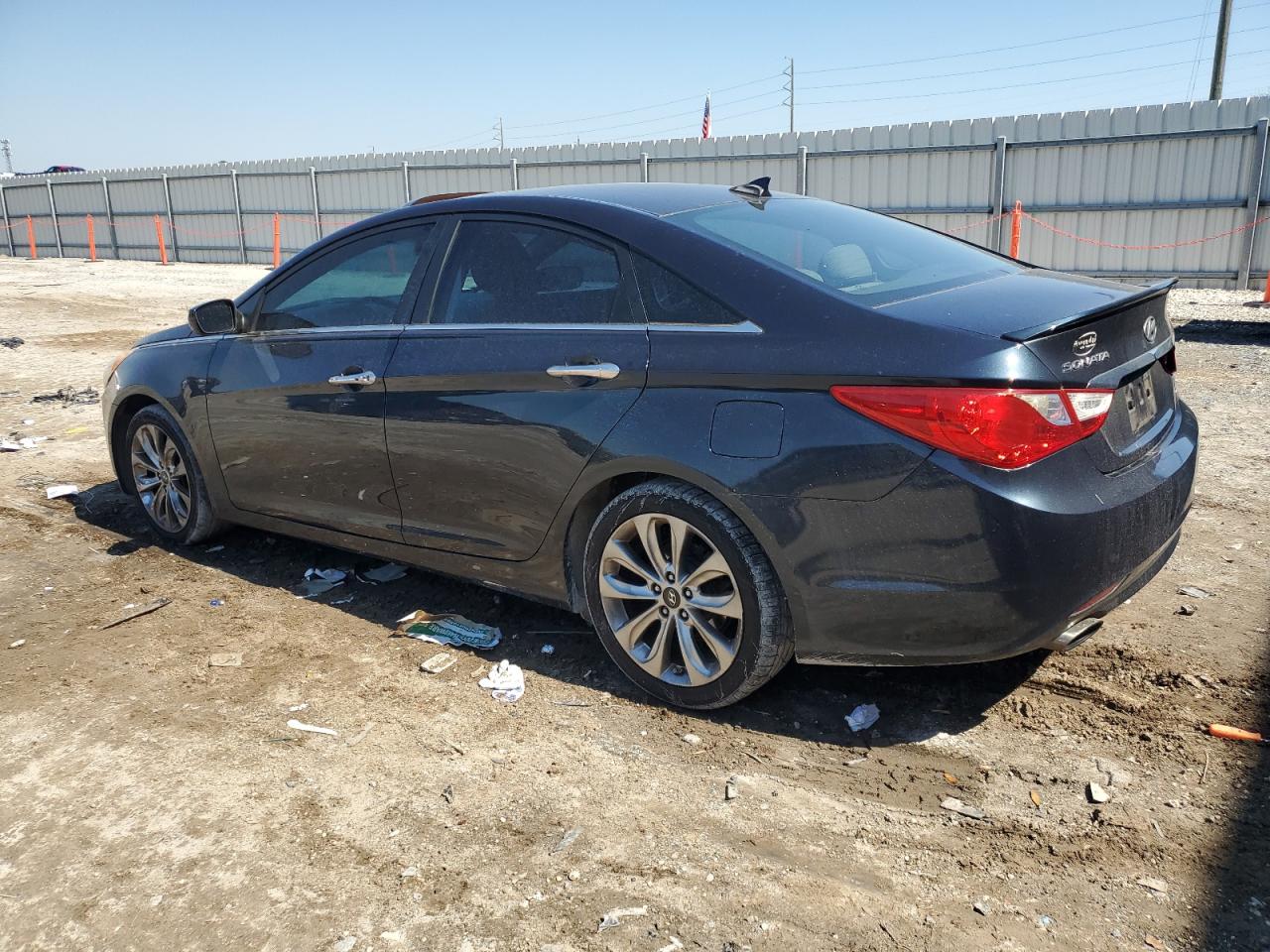 2013 Hyundai Sonata - Image 2