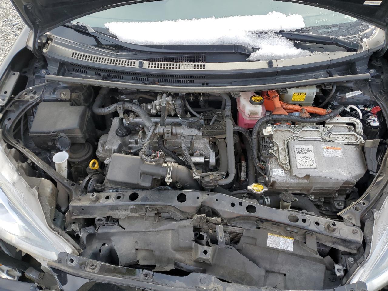 2015 Toyota Prius - Image 12
