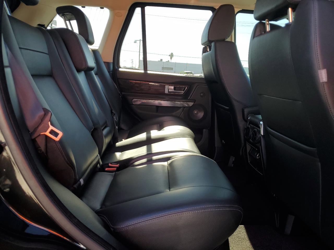 2010 Land Rover Range Rover - Image 11