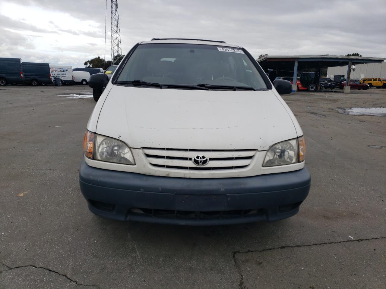 2001 Toyota Sienna - Image 5