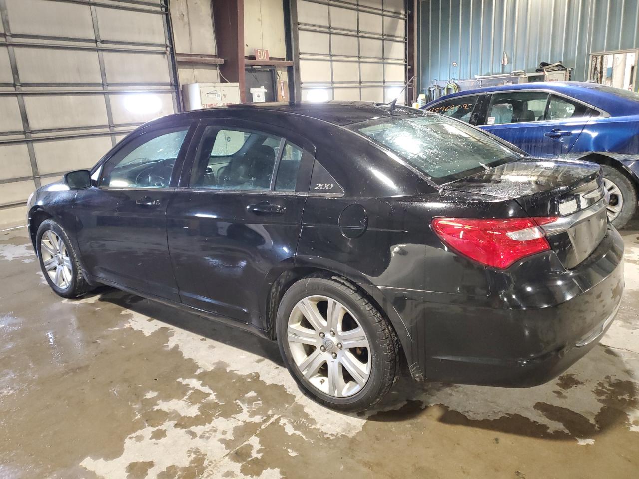 2011 Chrysler 200 - Image 2