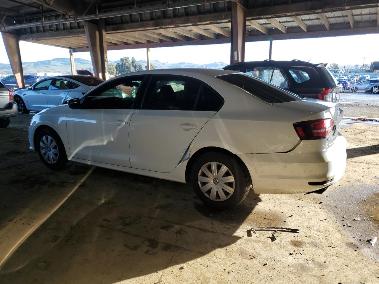2016 Volkswagen Jetta - Image 2