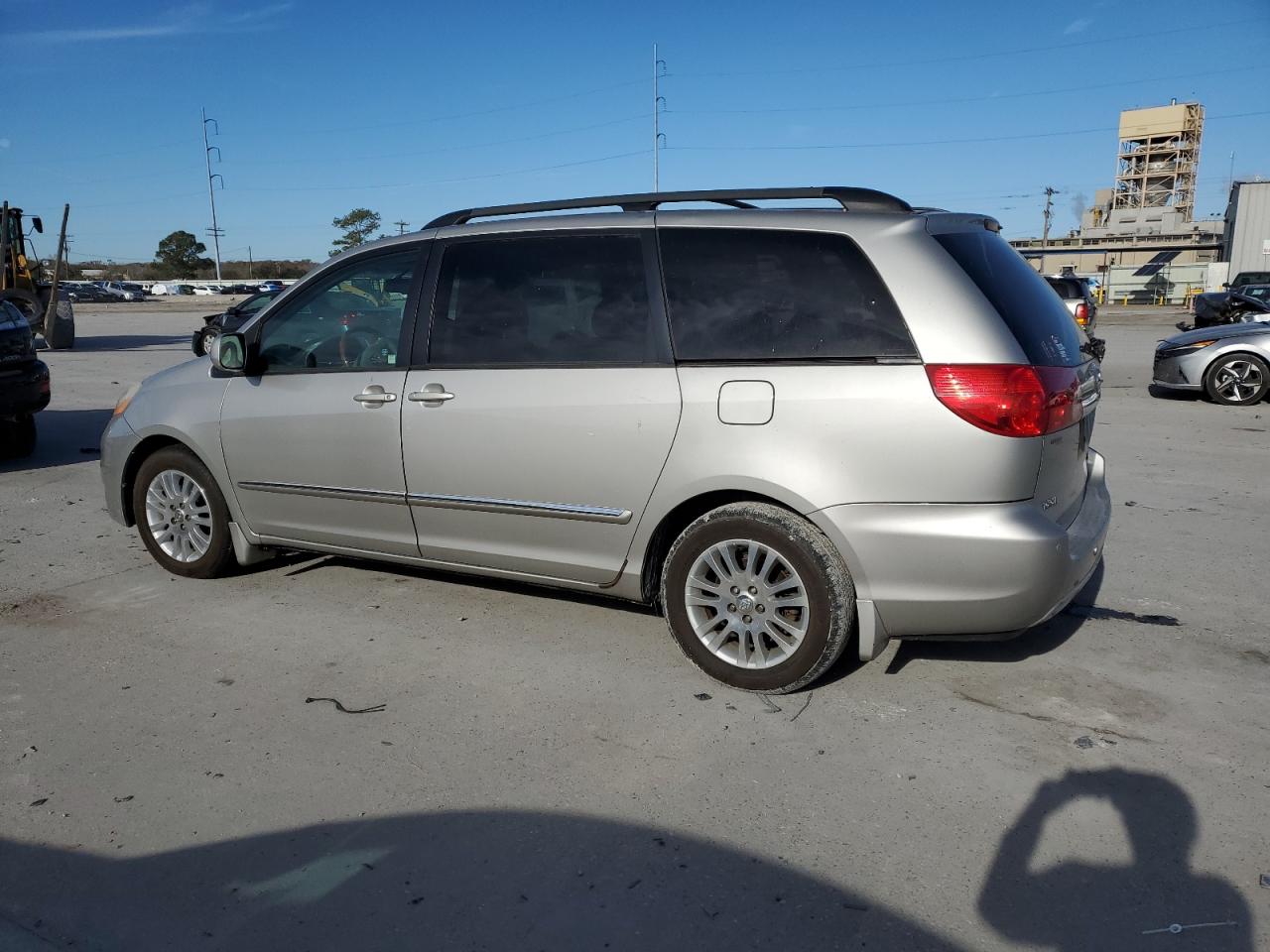 2007 Toyota Sienna - Image 2