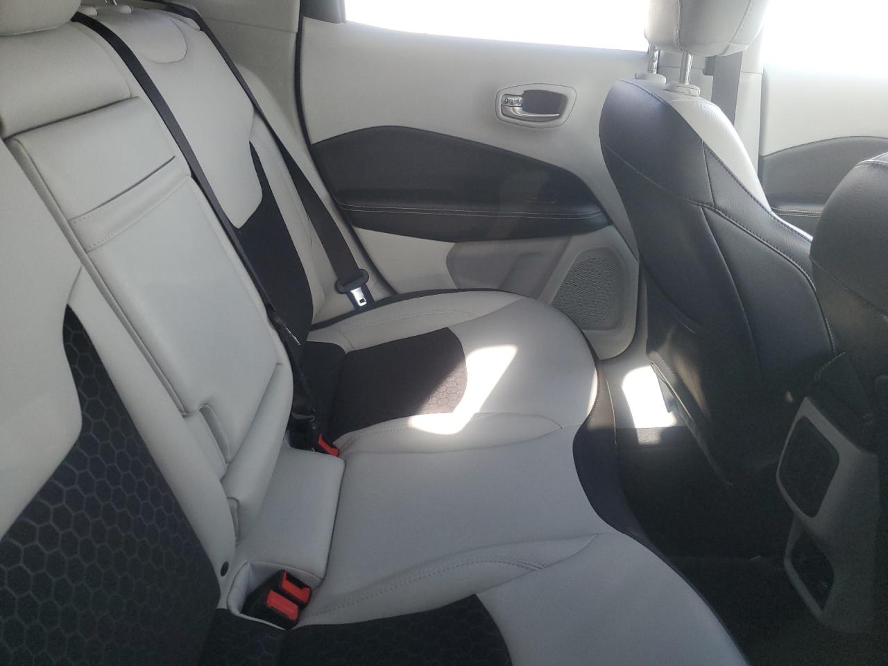 2019 Jeep Compass - Image 10