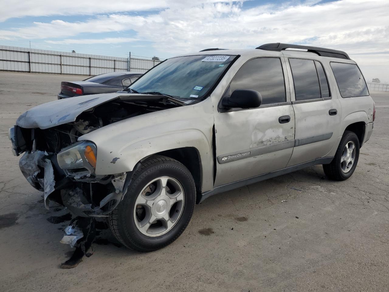 2004 Chevrolet Trailblazer Ext Ls for Sale in Fresno, CA - Front End