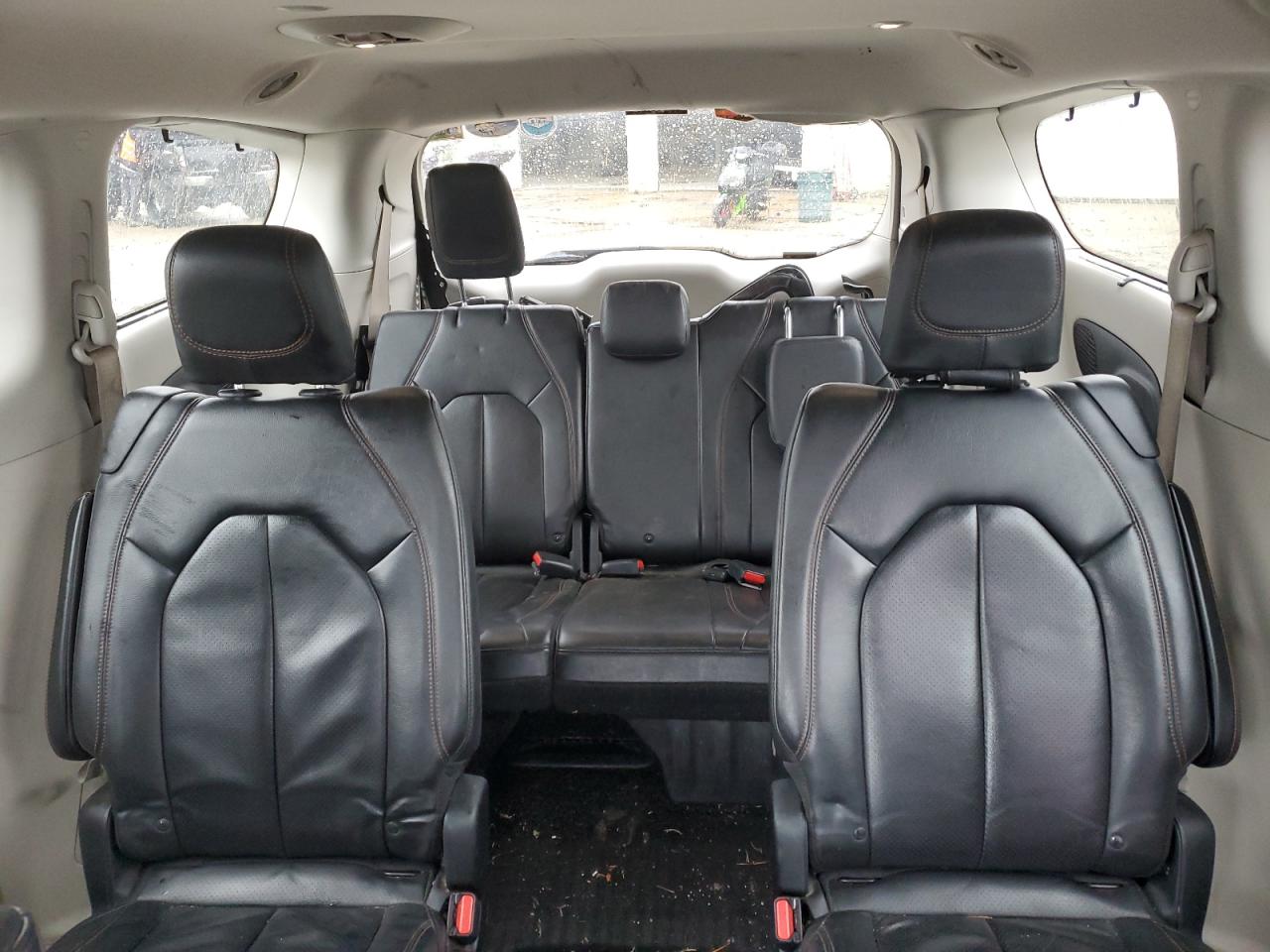 2017 Chrysler Pacifica - Image 10