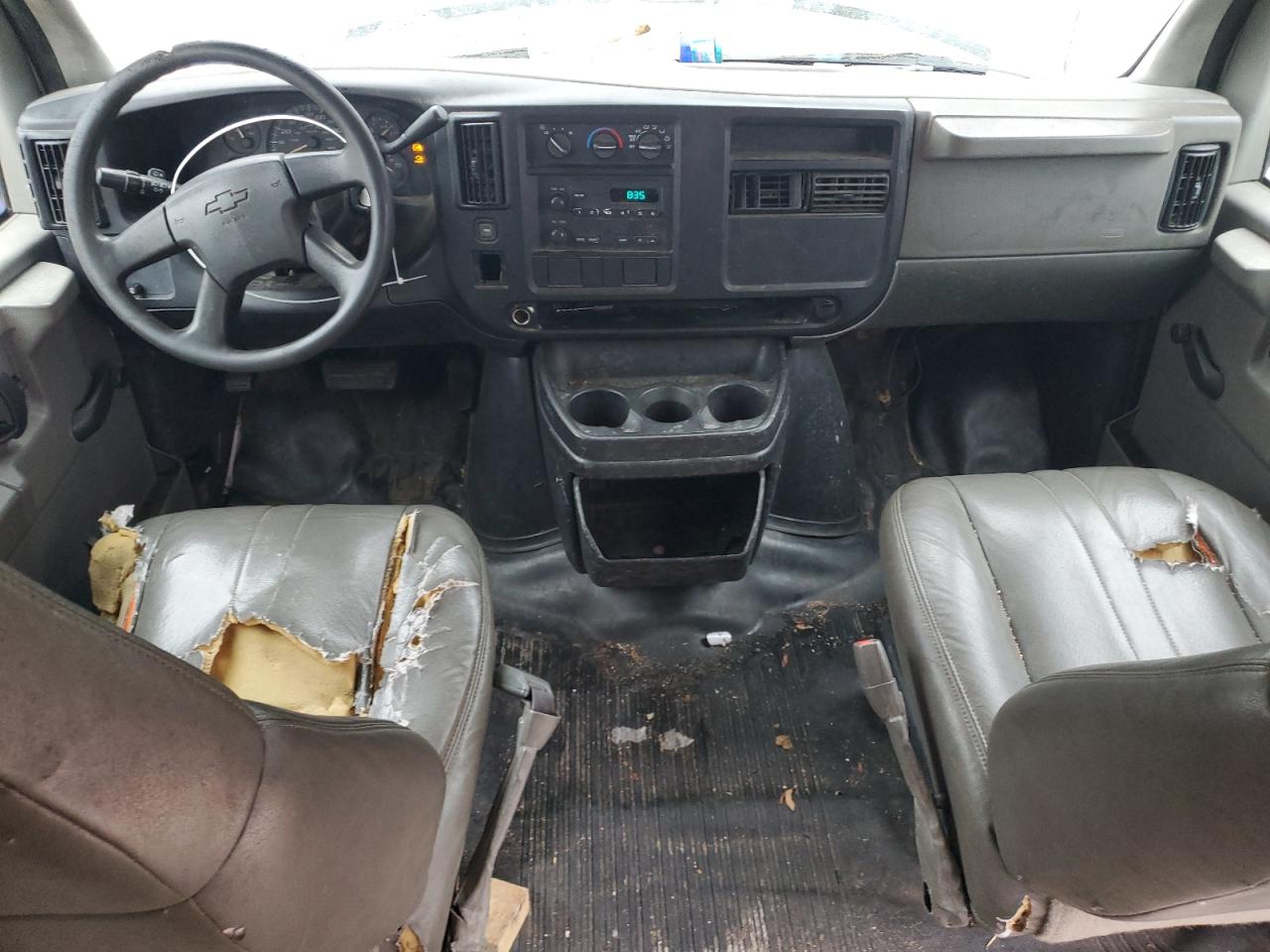2005 Chevrolet Express - Image 8