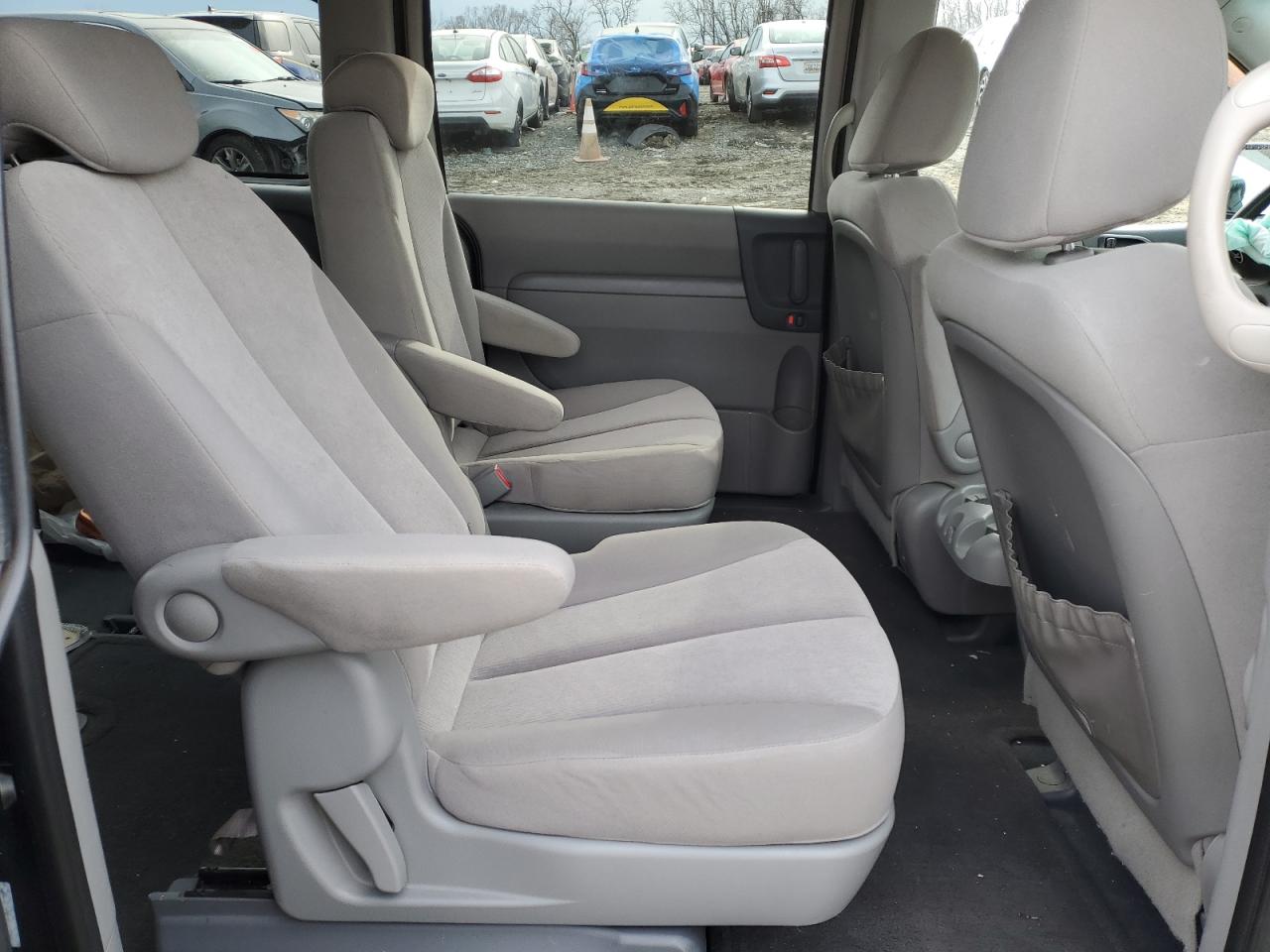 2009 Kia Sedona - Image 11
