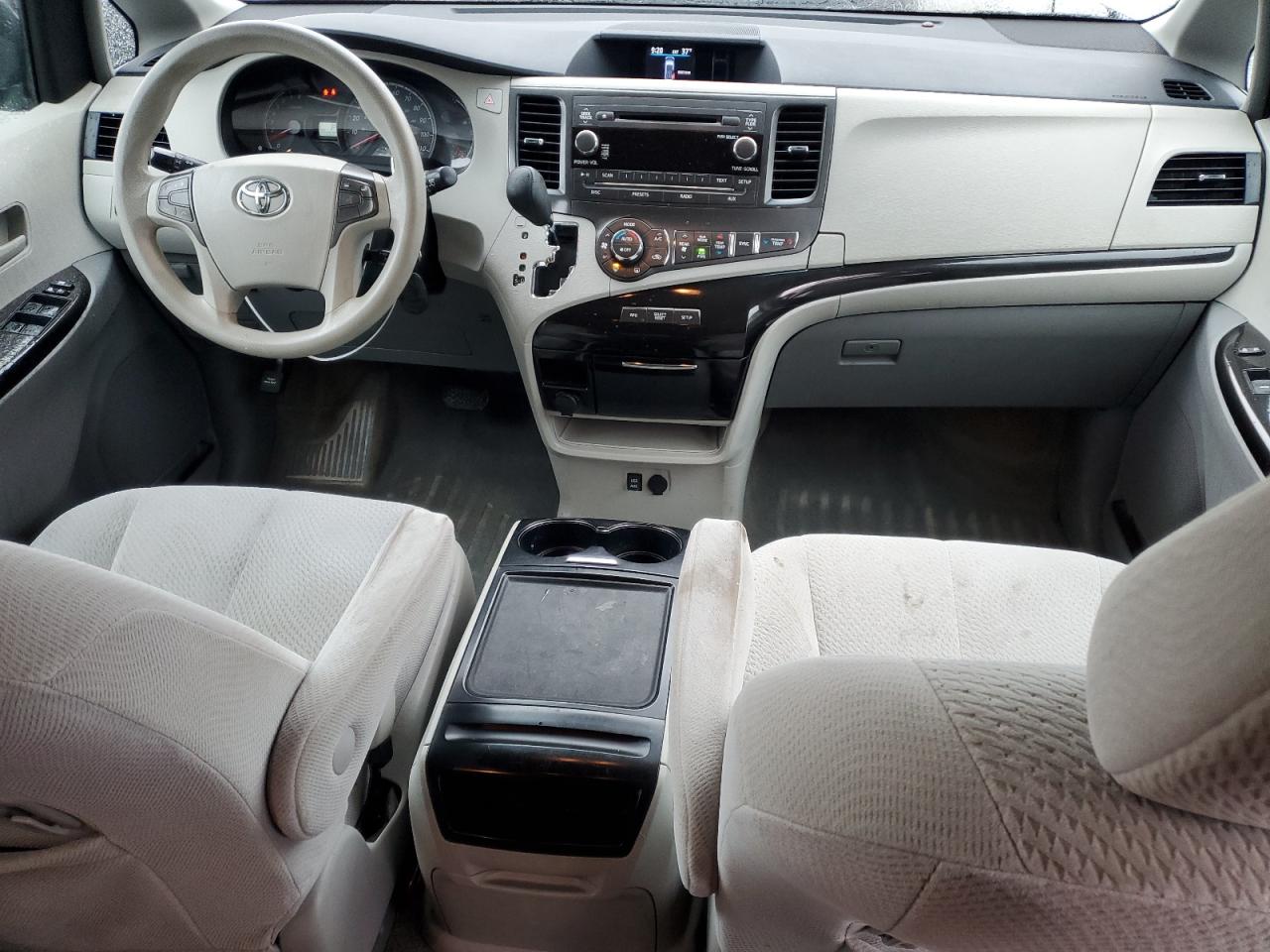 2013 Toyota Sienna - Image 8