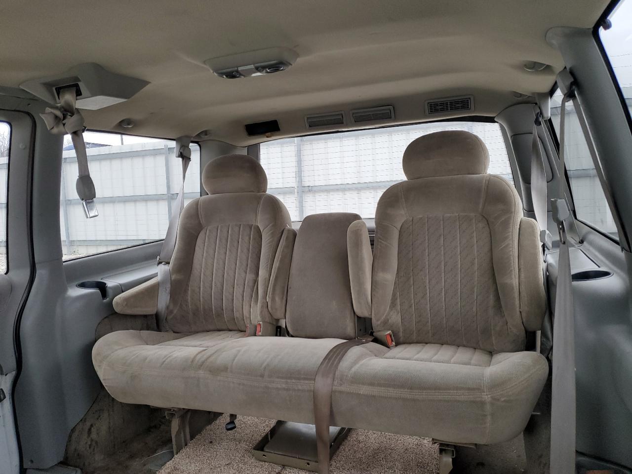 1997 Chevrolet Astro - Image 10