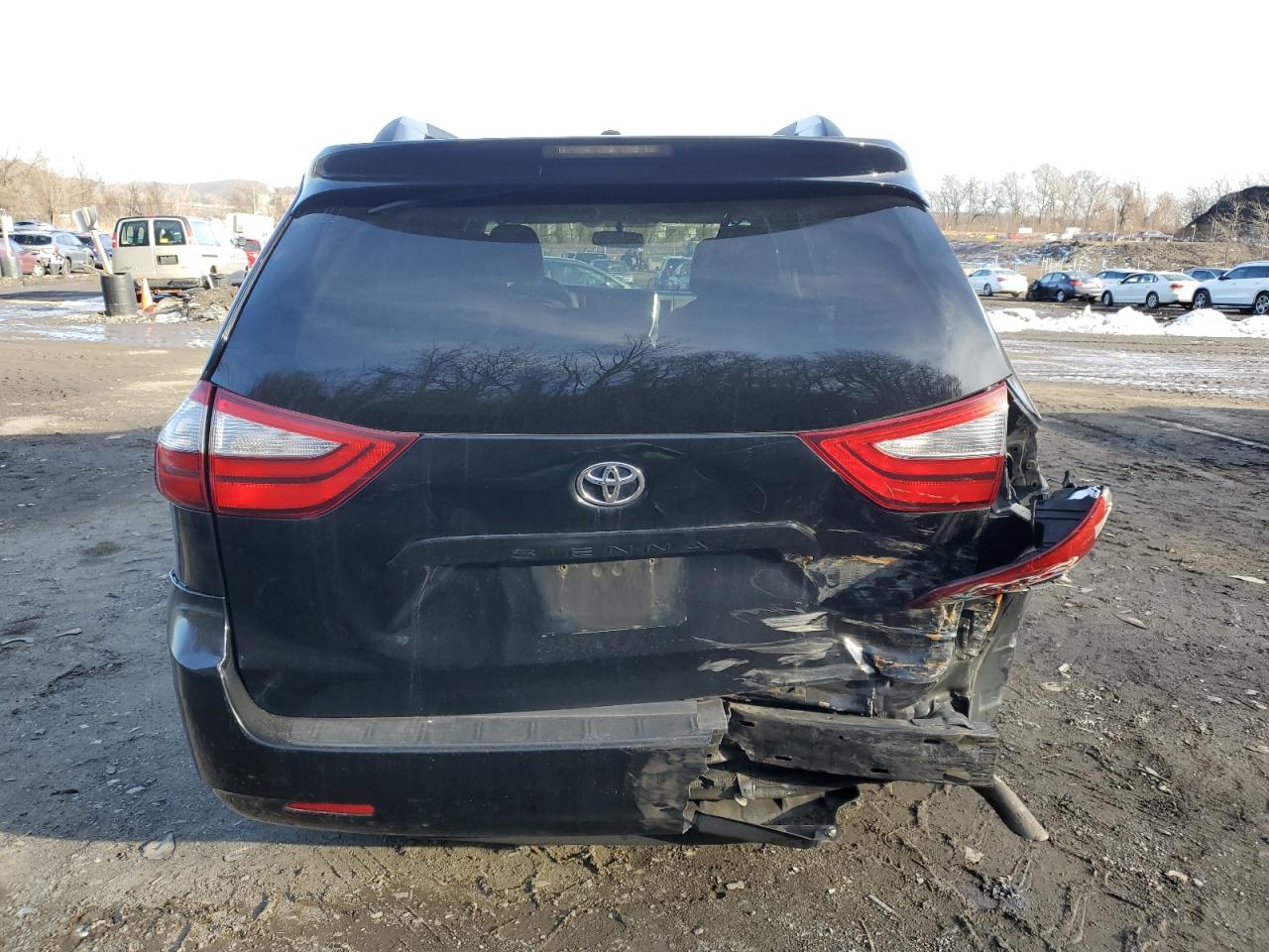 2015 Toyota Sienna - Image 6