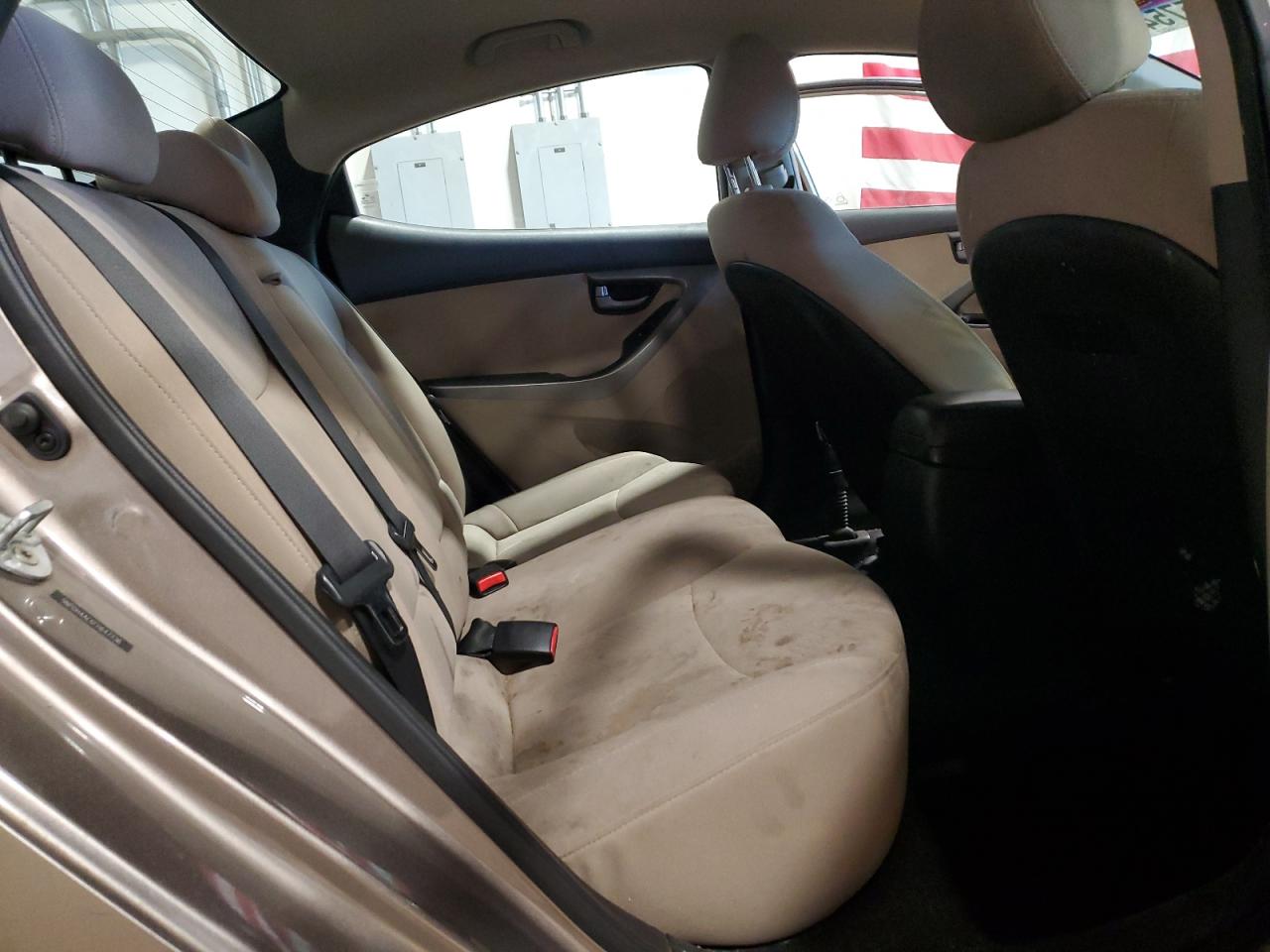 2015 Hyundai Elantra - Image 10