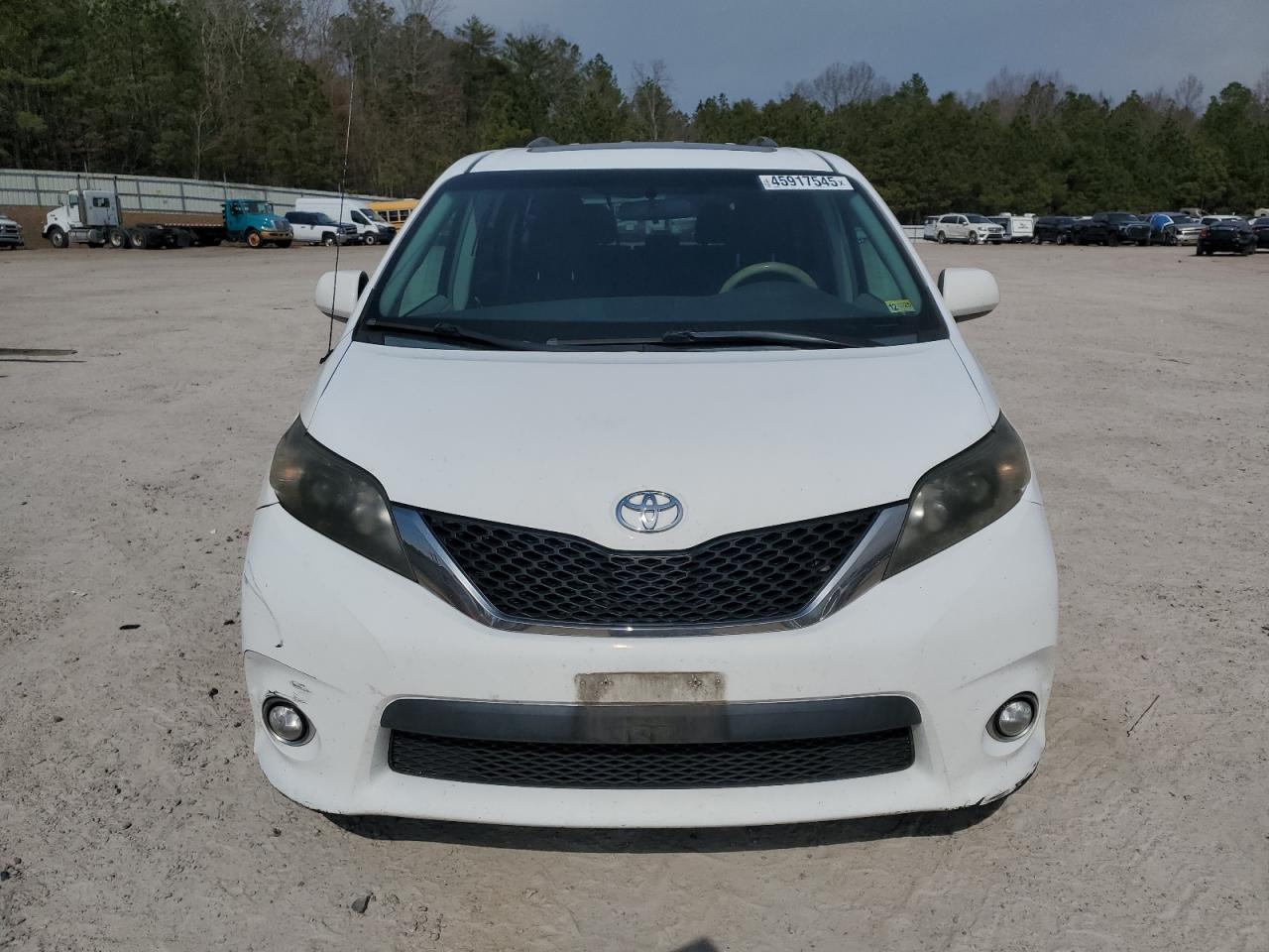 2011 Toyota Sienna - Image 5
