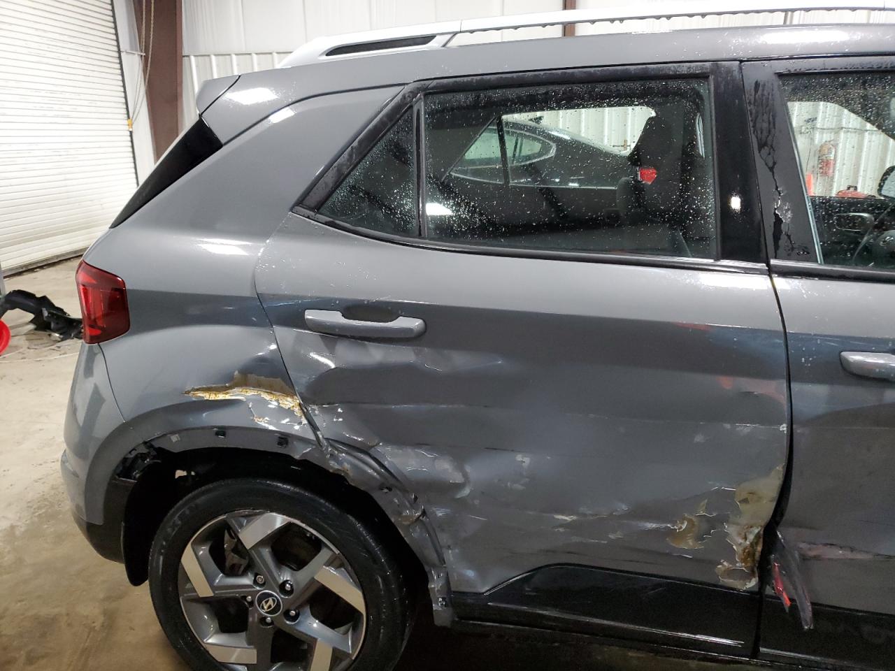 2022 Hyundai Venue - Image 11