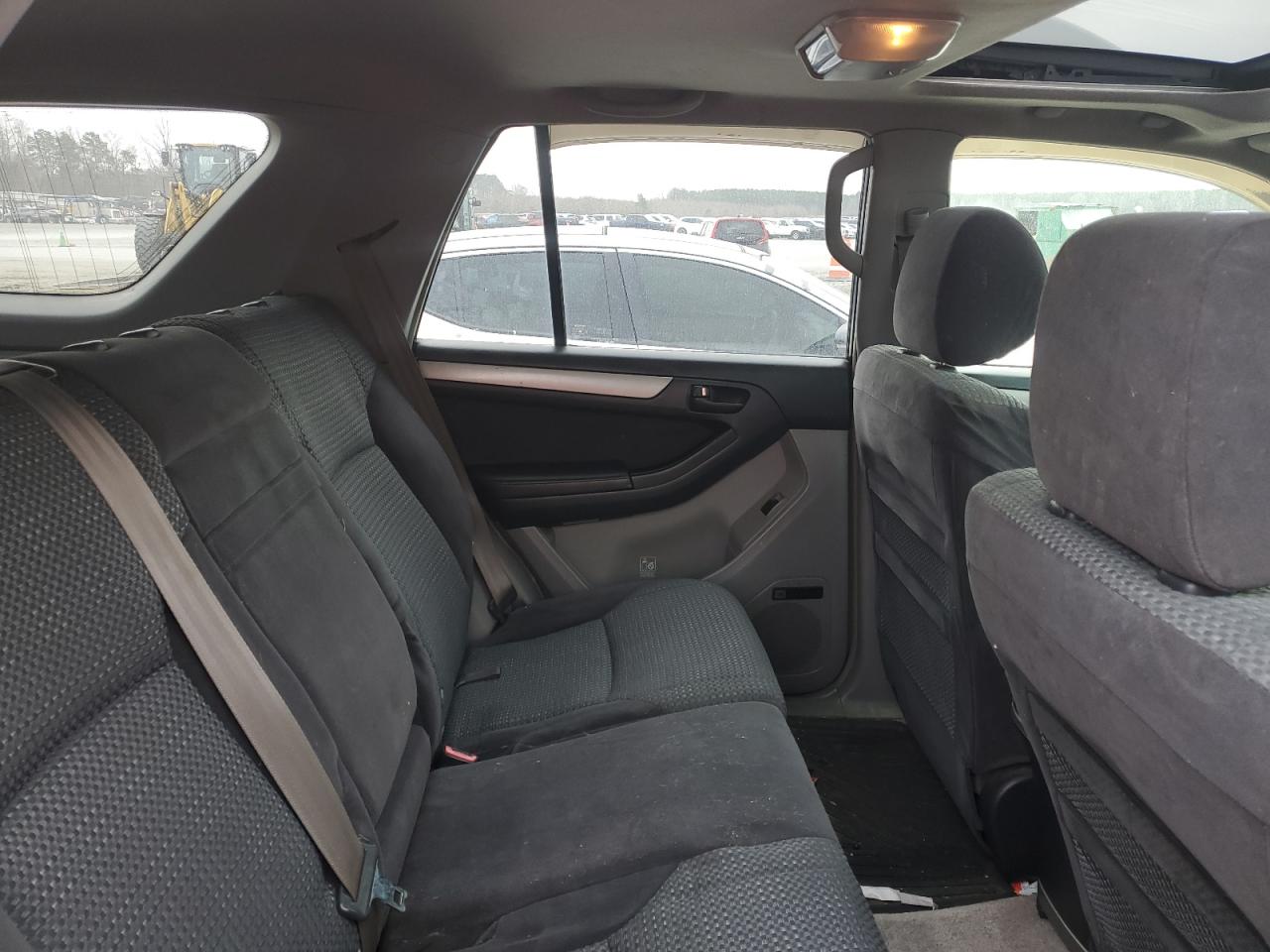 2005 Toyota 4Runner - Image 10