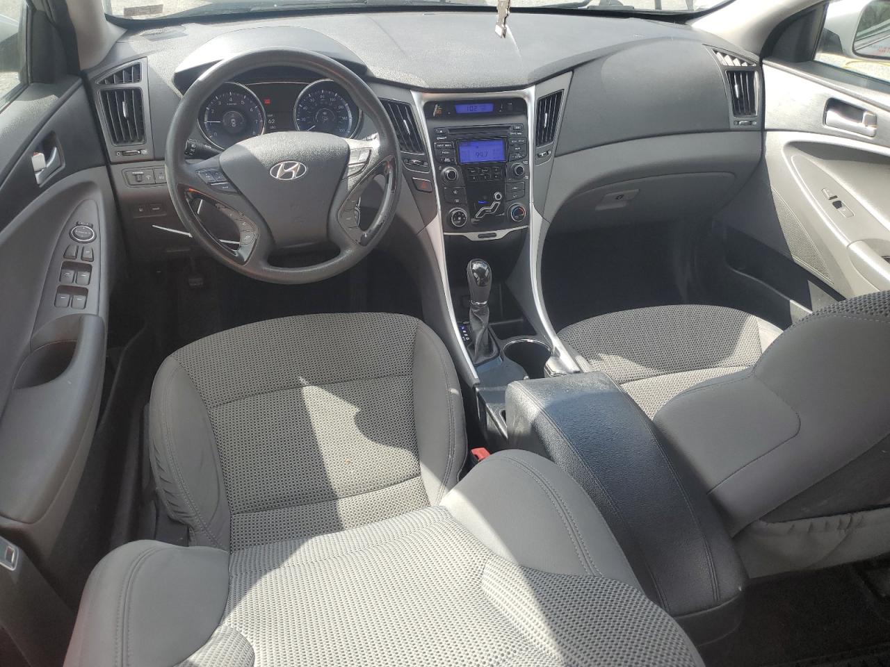 2012 Hyundai Sonata - Image 8