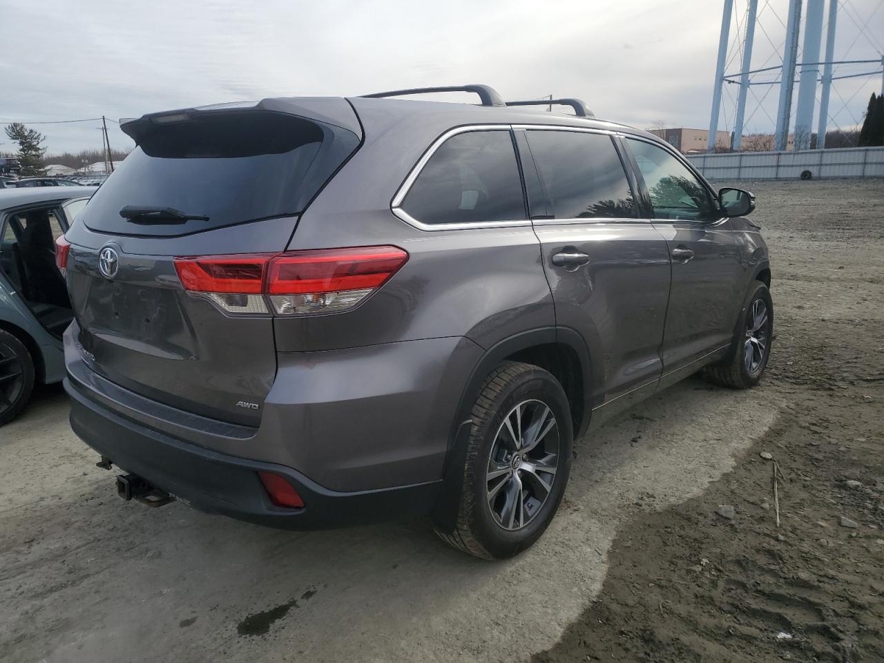 2018 Toyota Highlander - Image 3