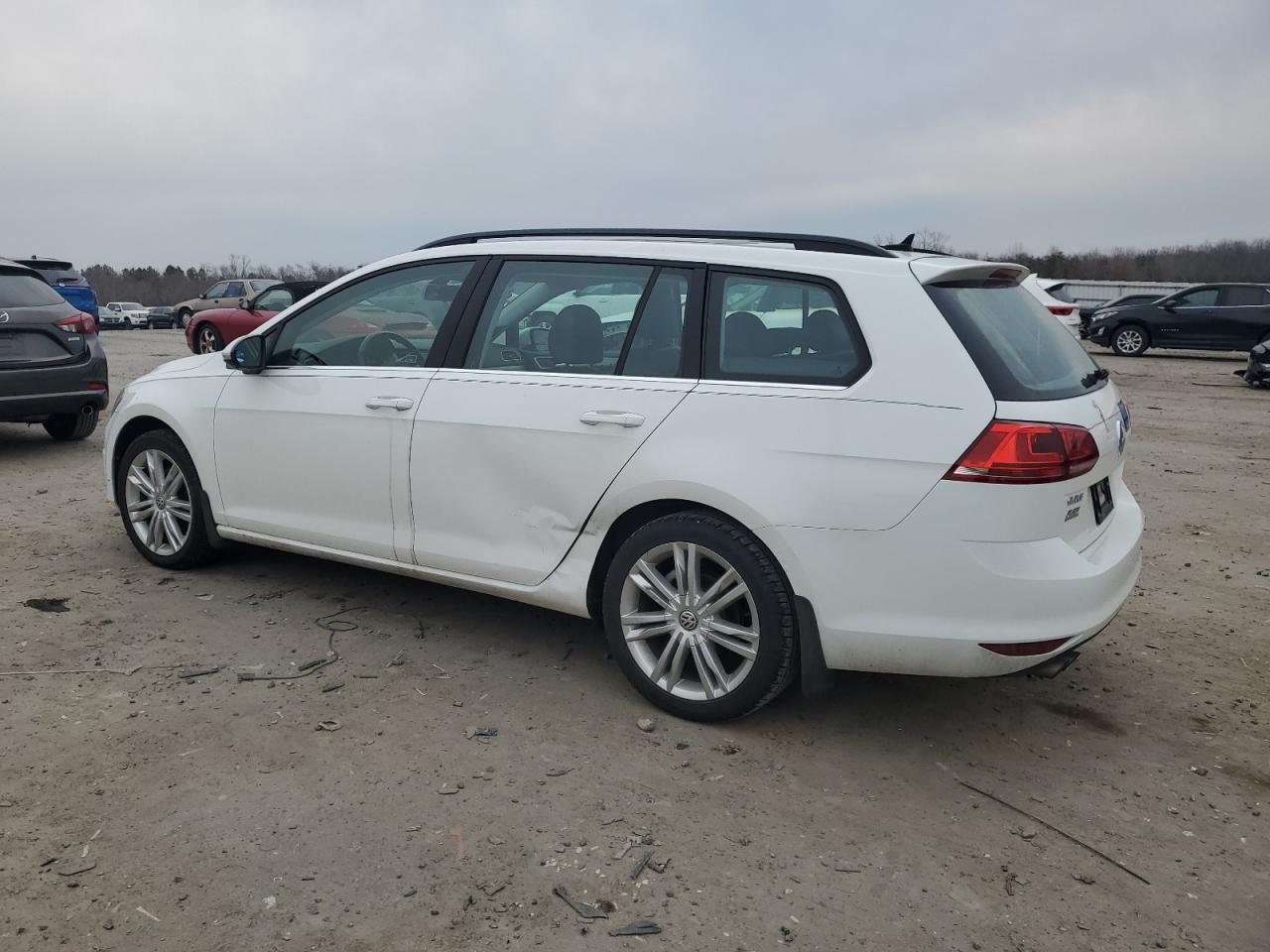 2015 Volkswagen Golf - Image 2