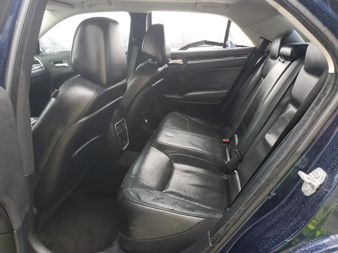 2016 Chrysler 300 - Image 10