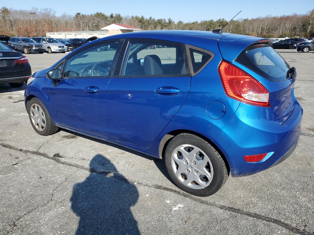 2011 Ford Fiesta - Image 2