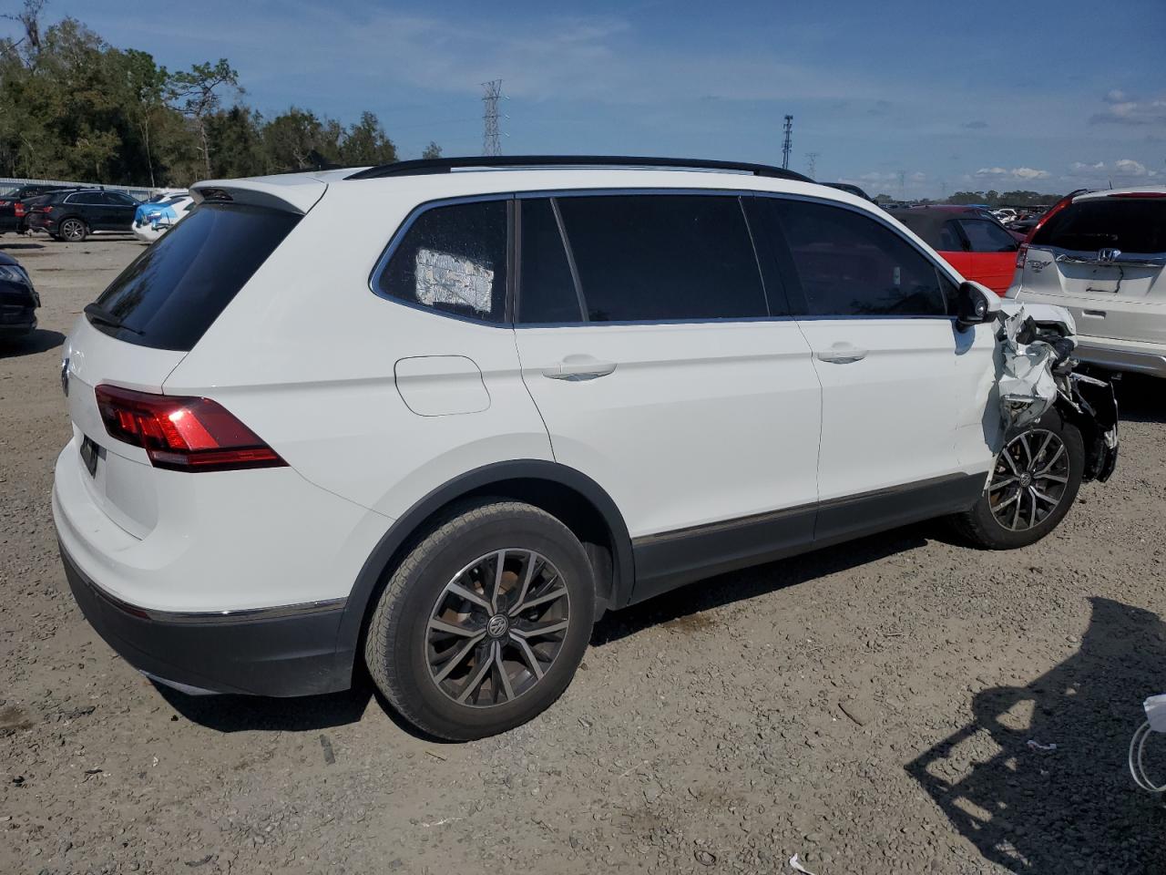 2021 Volkswagen Tiguan - Image 3