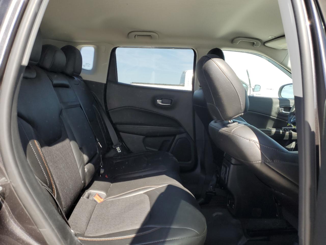 2018 Jeep Compass - Image 11