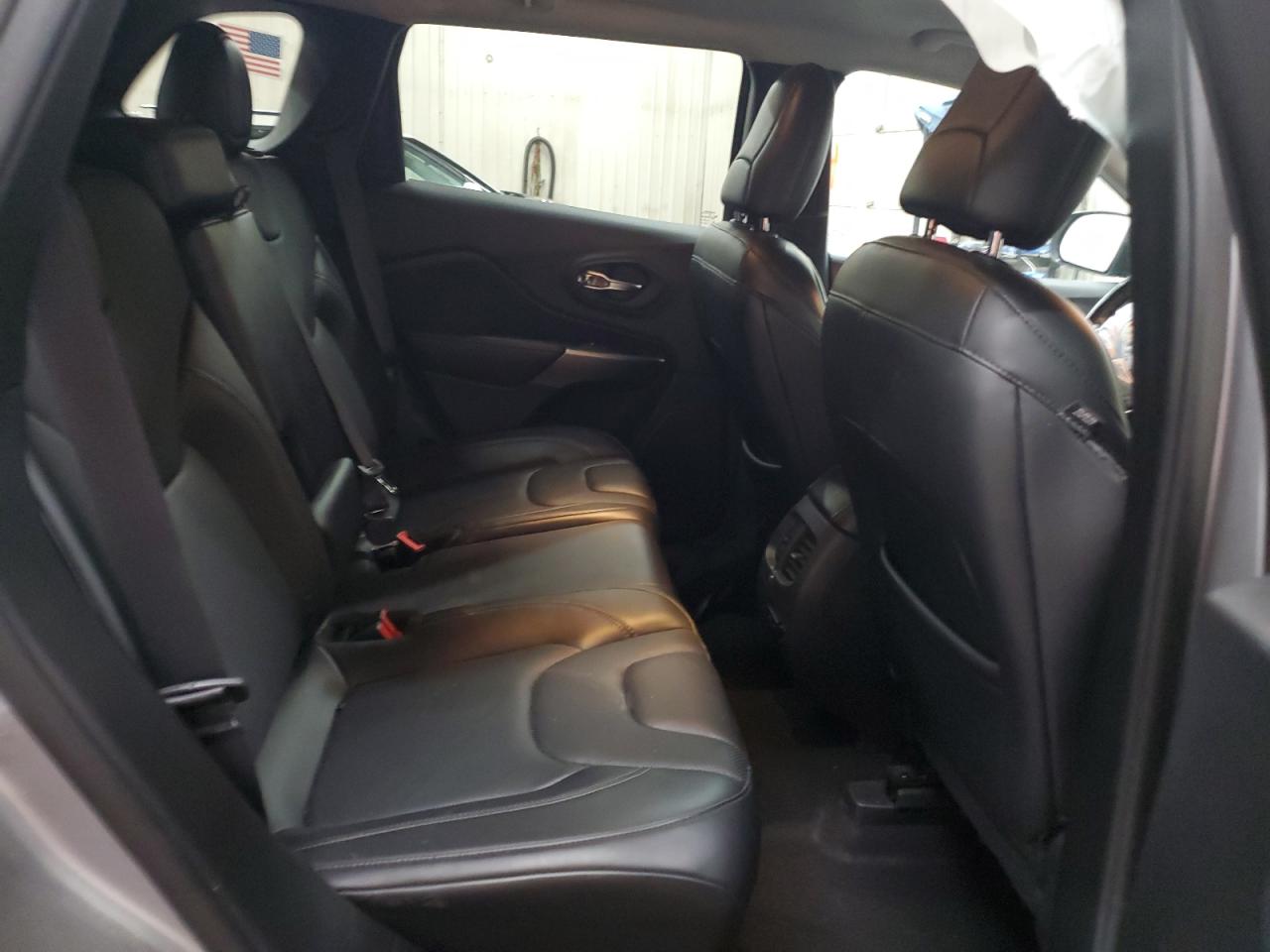 2019 Jeep Grand Cherokee - Image 12