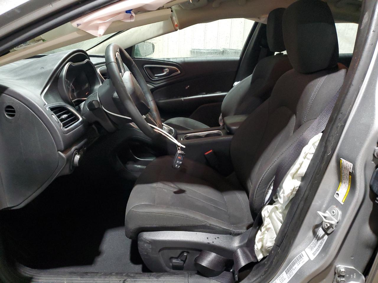 2015 Chrysler 200 - Image 7