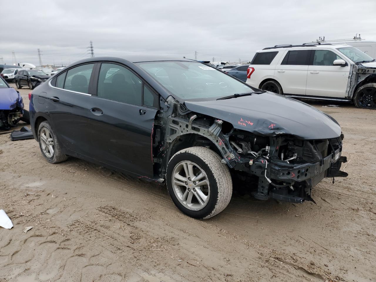2018 Chevrolet Cruze - Image 4