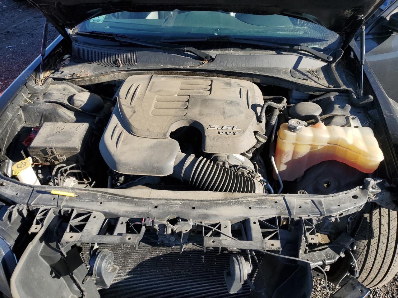 2014 Chrysler 300 - Image 11