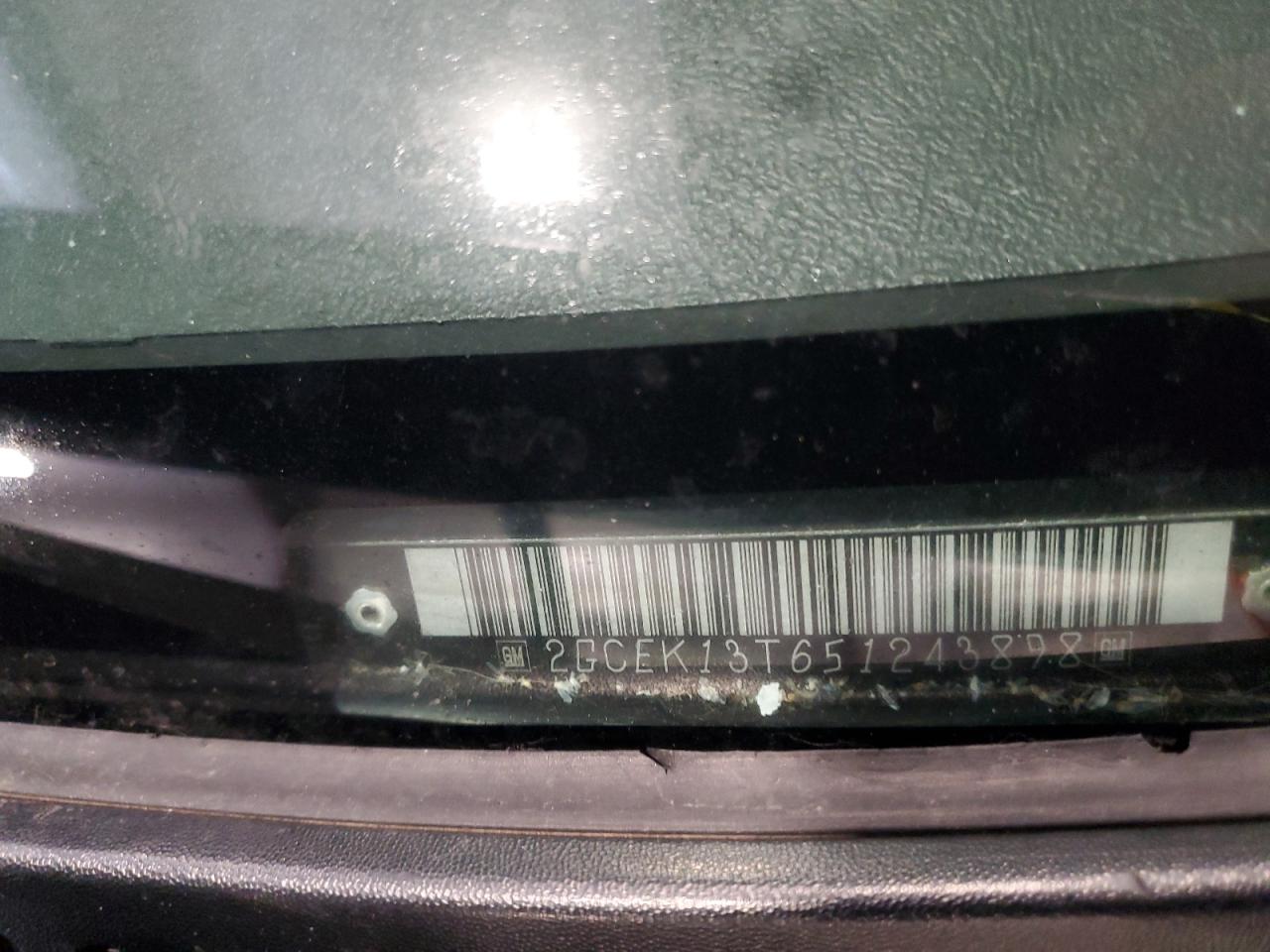 2005 Chevrolet Silverado - Image 12