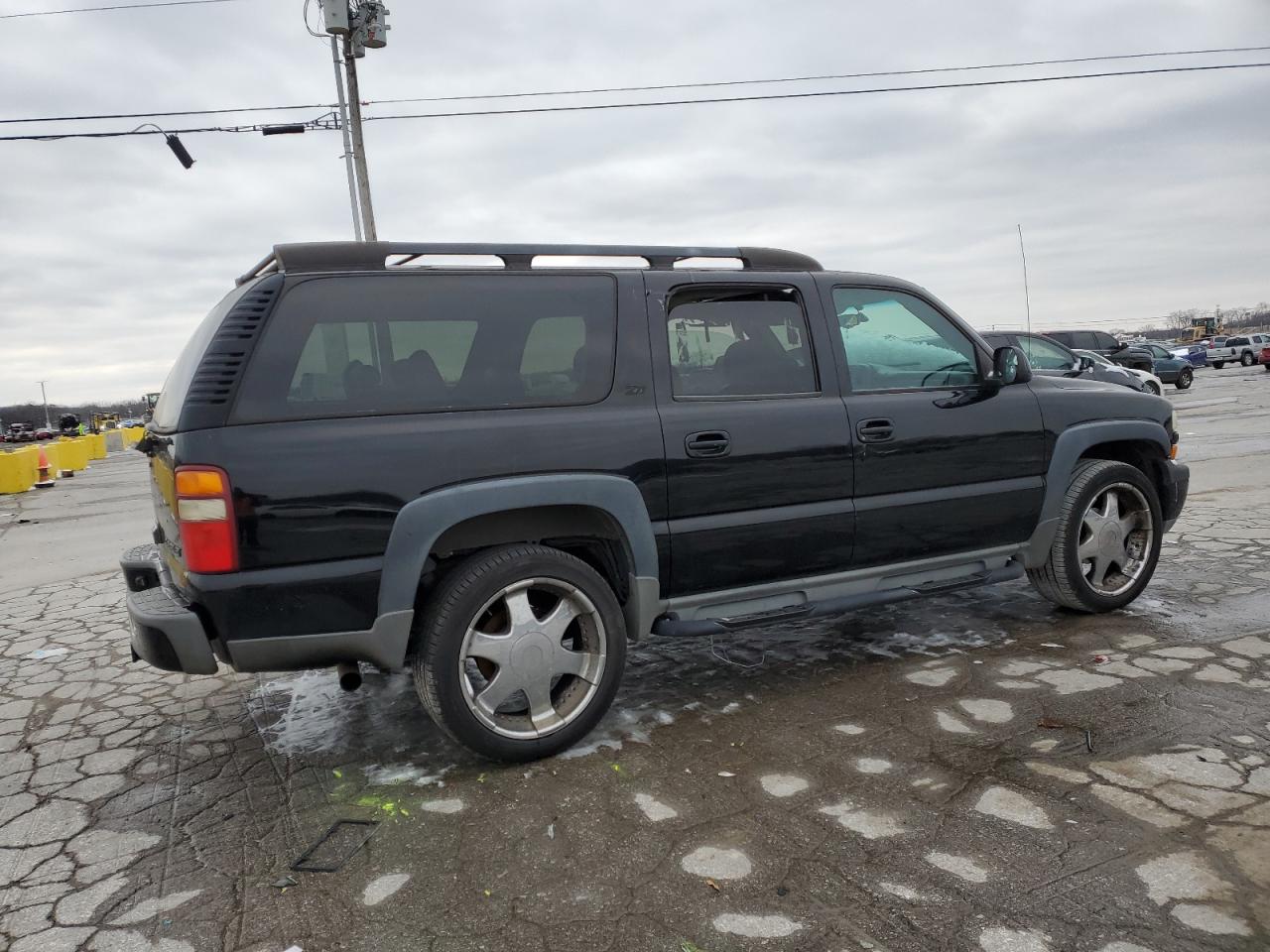 2002 Chevrolet Suburban - Image 3