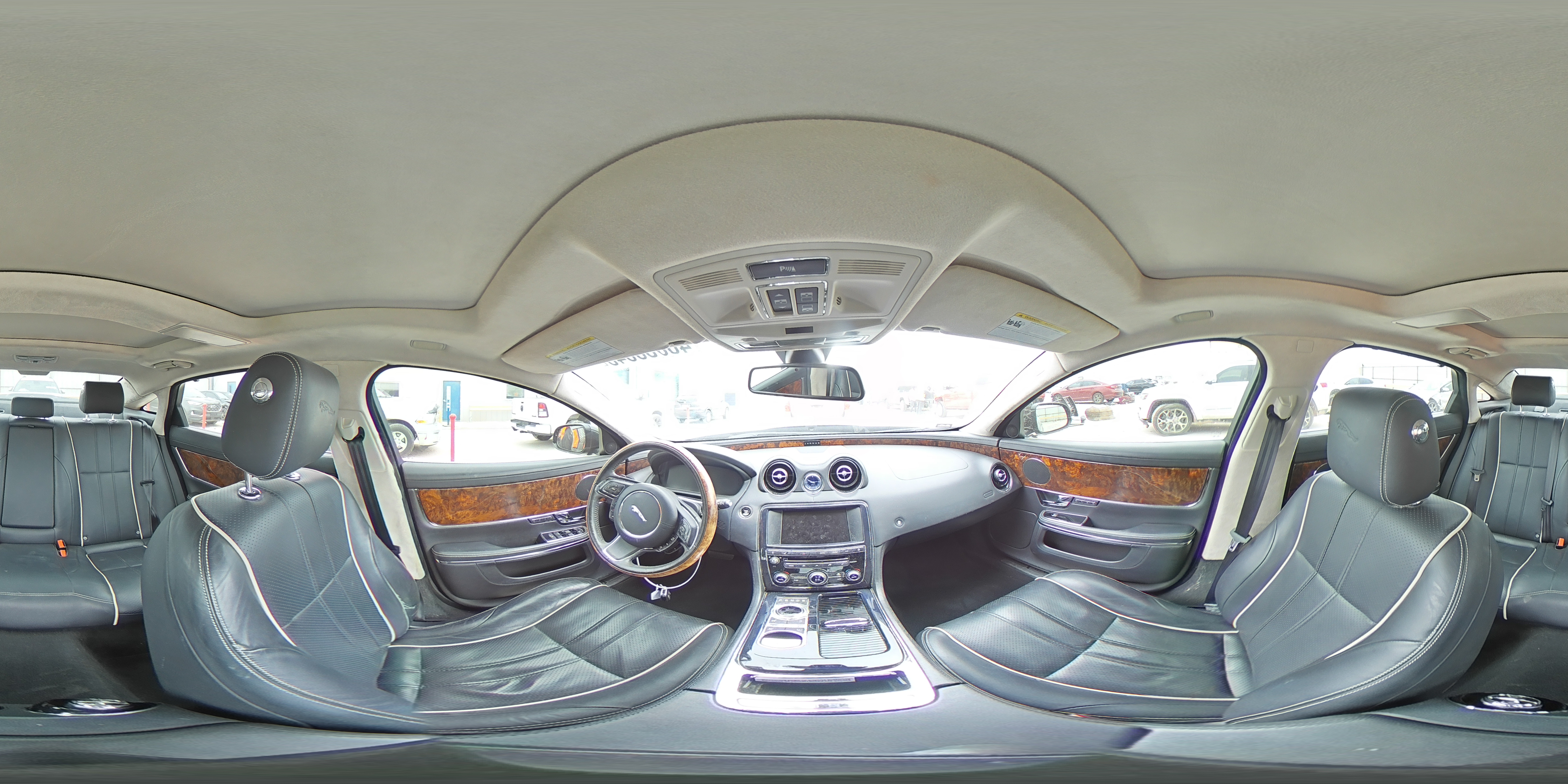 2012 Jaguar XJ - Image 14