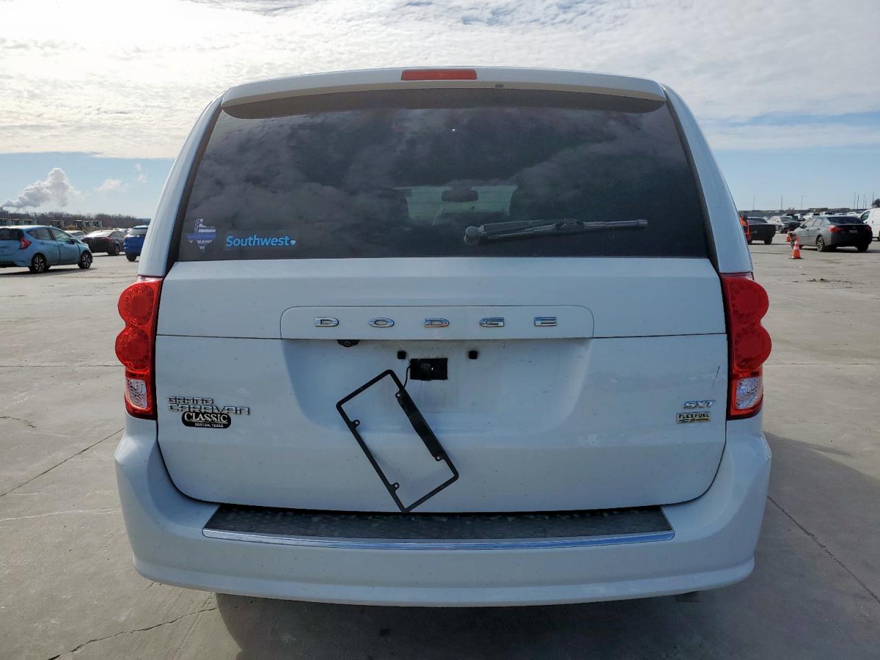 2019 Dodge Caravan - Image 6