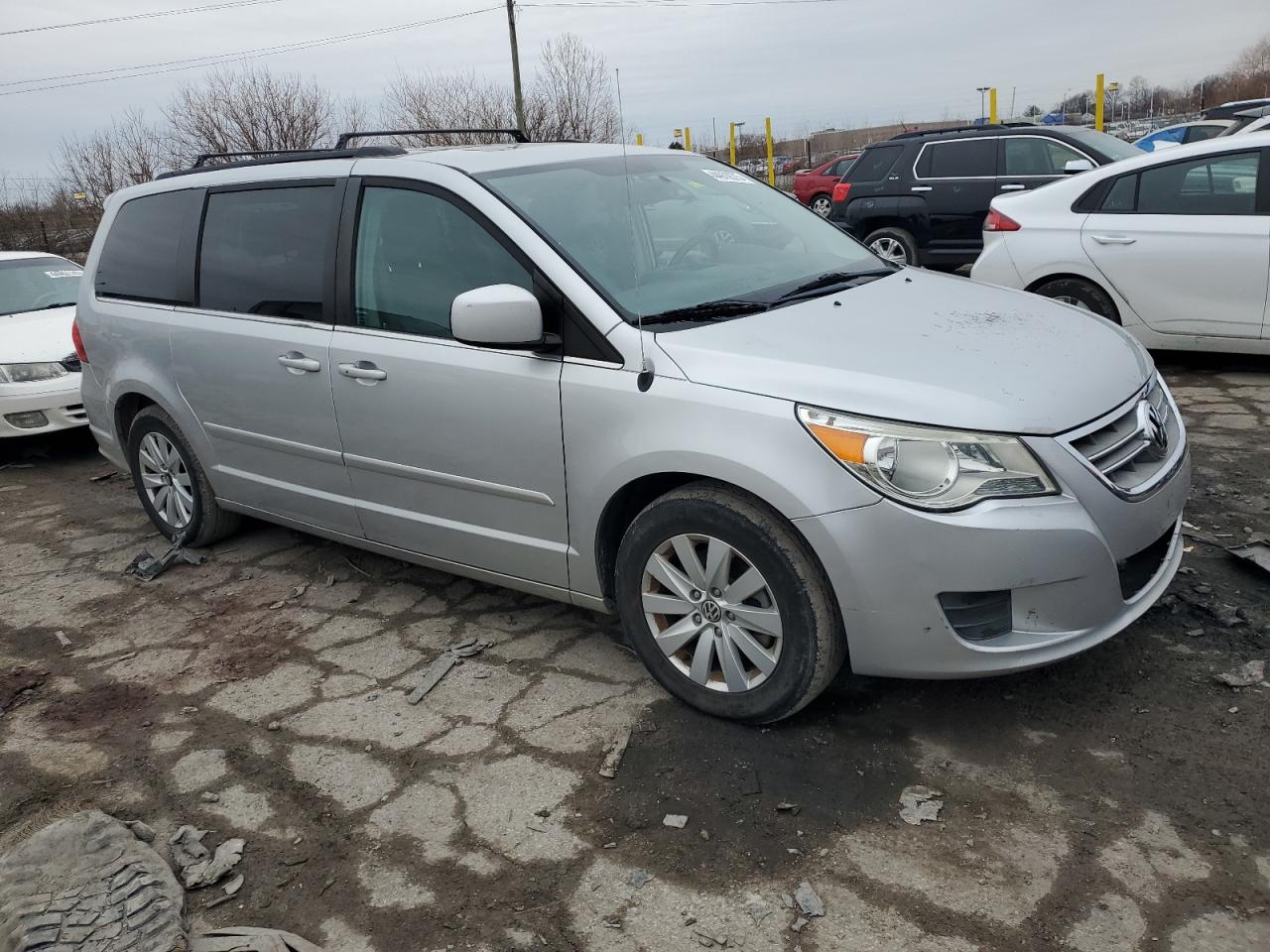 2012 Volkswagen Routan - Image 4