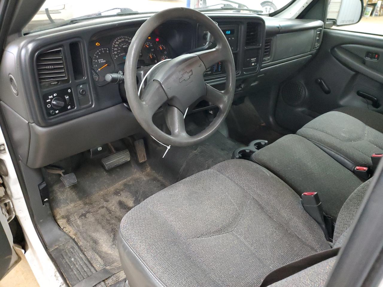 2004 Chevrolet Silverado - Image 8