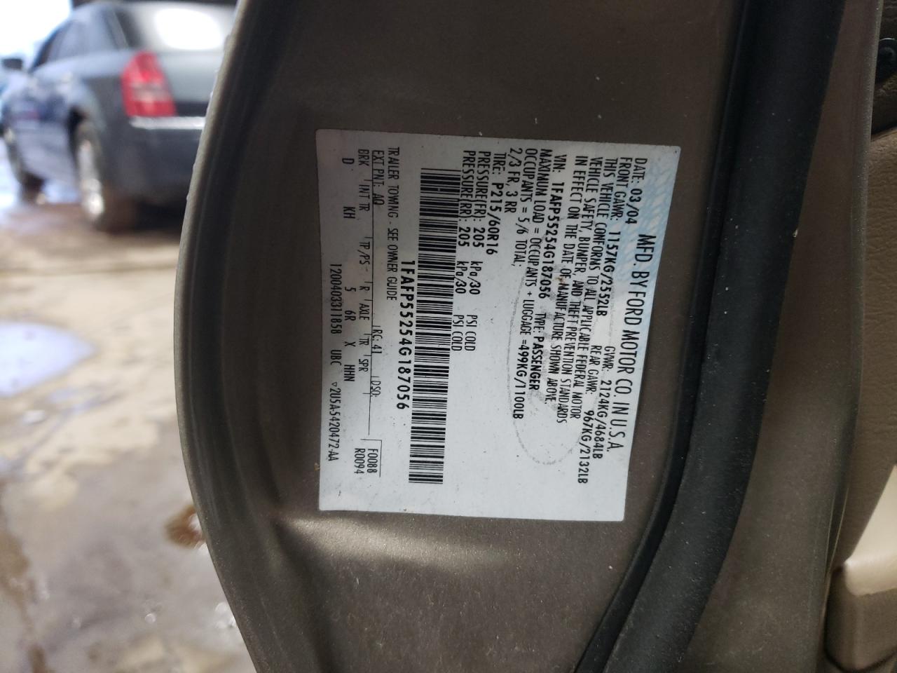 2004 Ford Taurus - Image 12