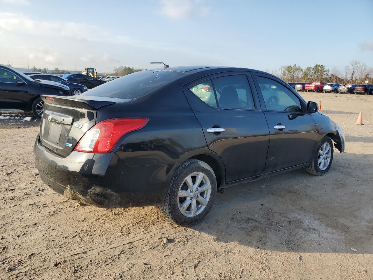 2014 Nissan Versa - Image 3