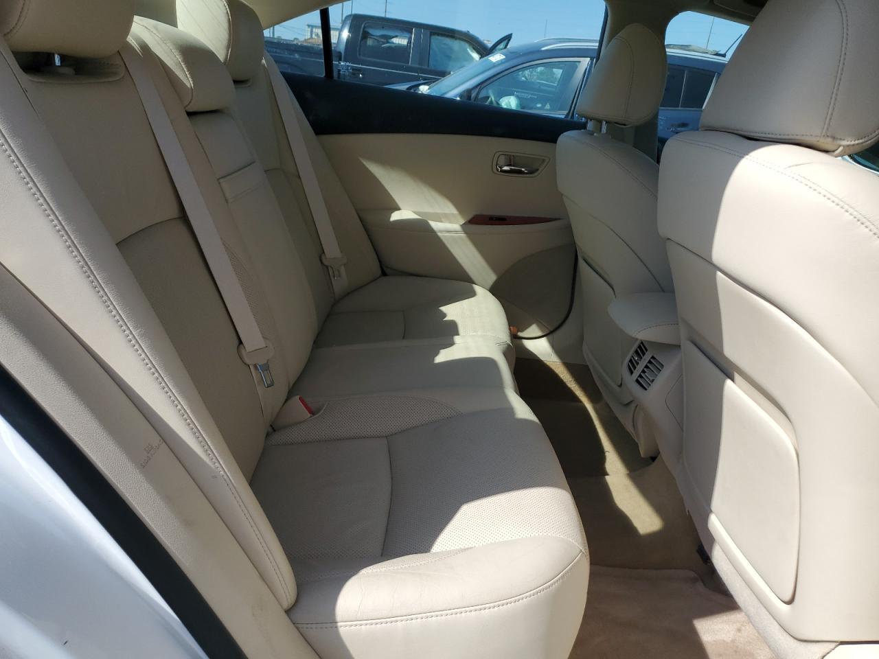 2011 Lexus ES - Image 10