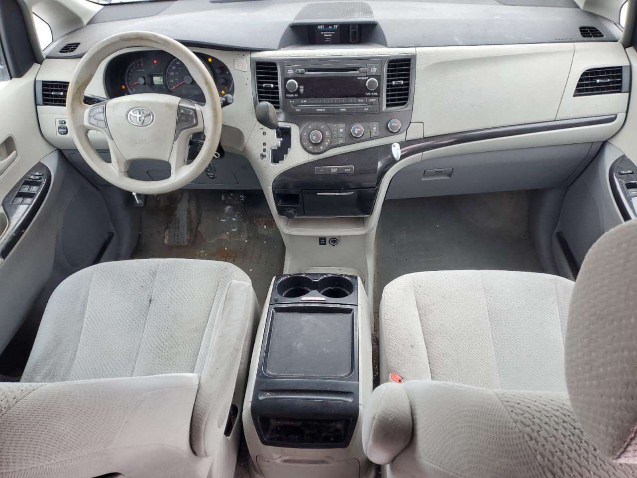 2011 Toyota Sienna - Image 8