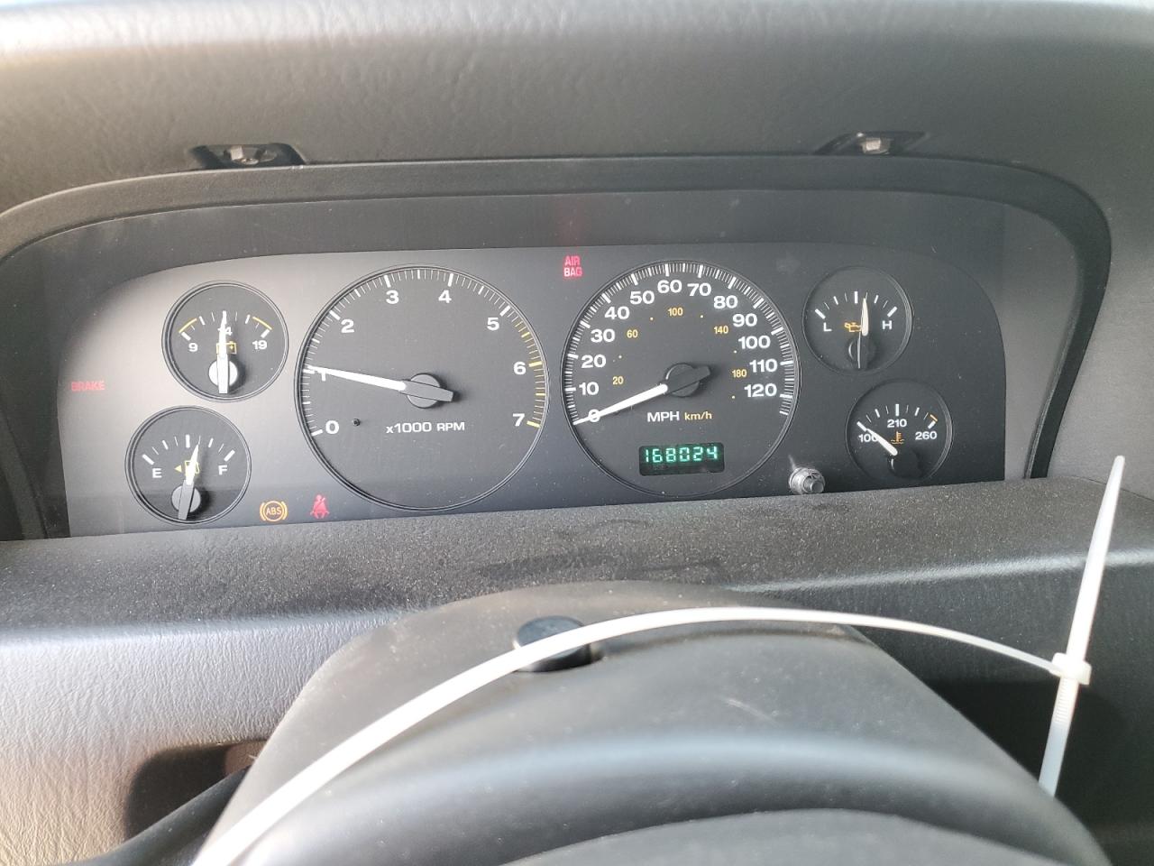 2004 Jeep Grand Cherokee - Image 9
