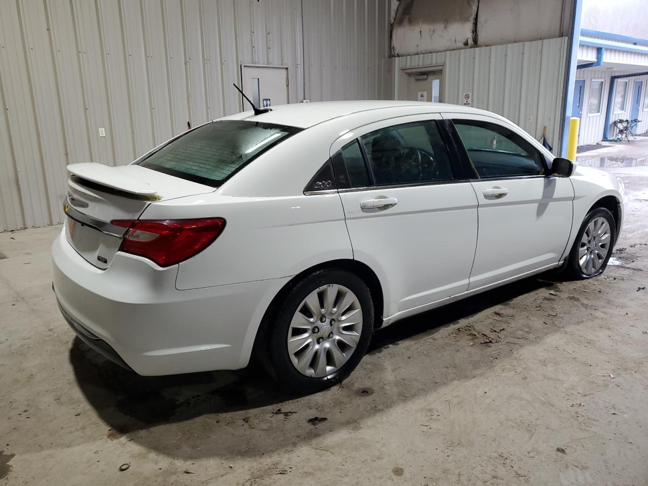 2013 Chrysler 200 - Image 3