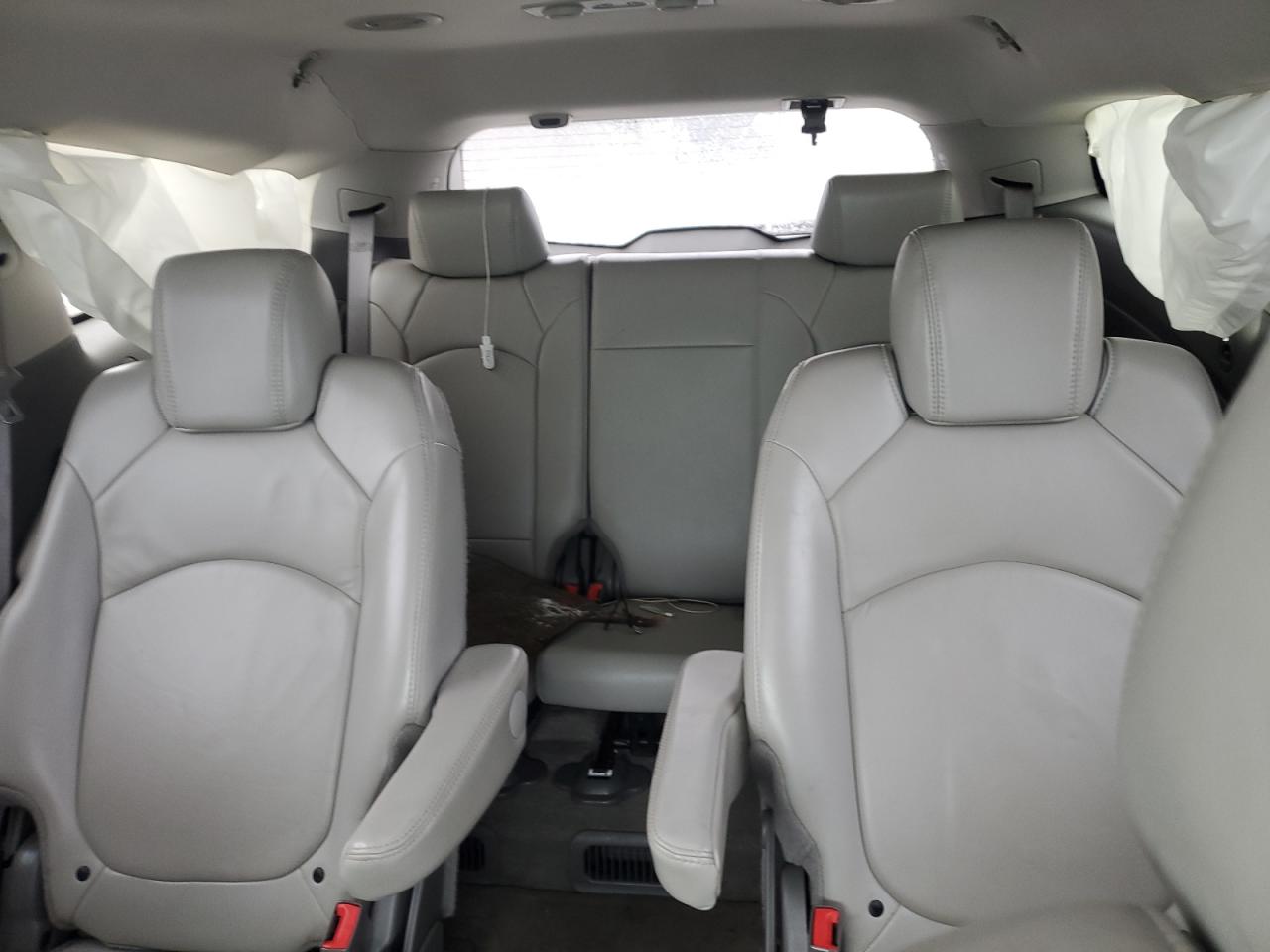 2009 Chevrolet Traverse - Image 10
