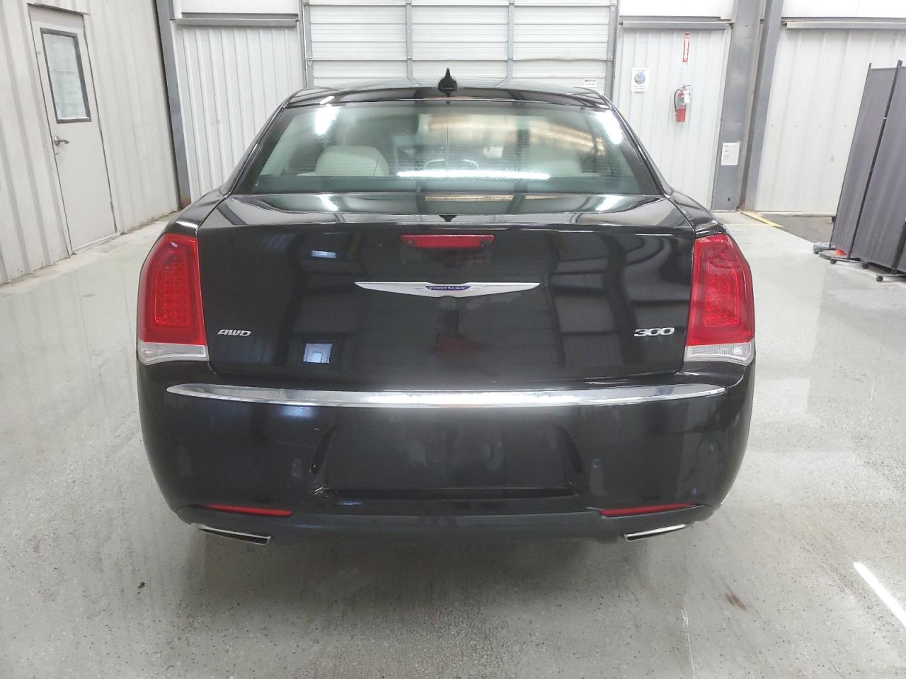 2019 Chrysler 300 Limited VIN: 2C3CCAKG0KH580552 Lot: 43329005