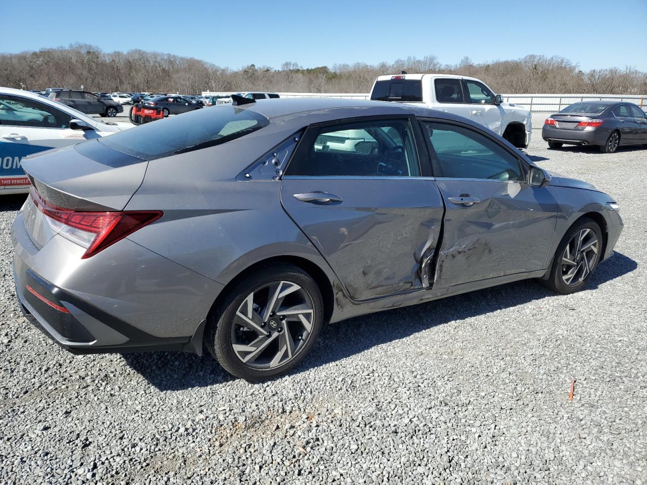 2024 Hyundai Elantra - Image 3