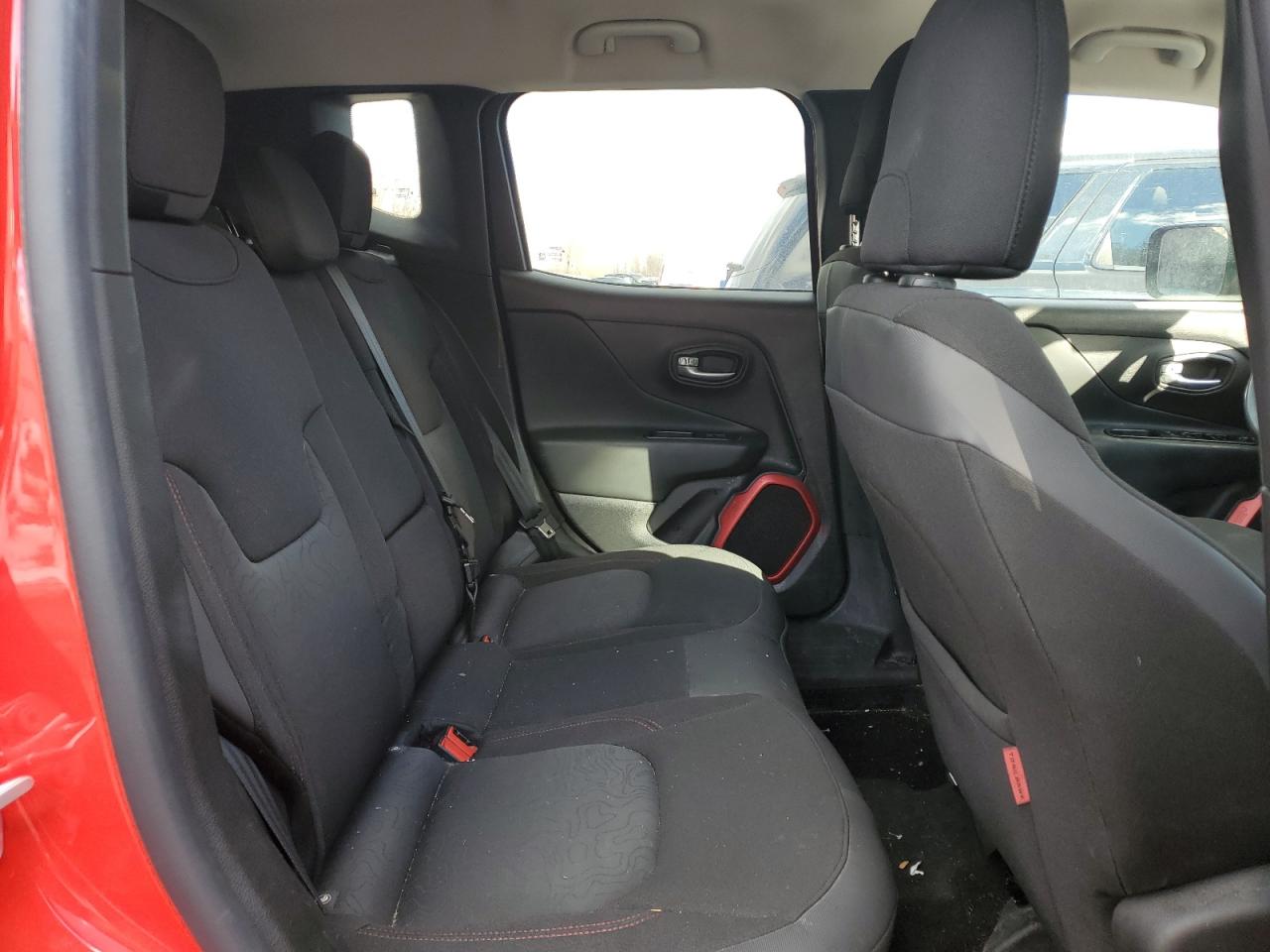 2016 Jeep Renegade - Image 11